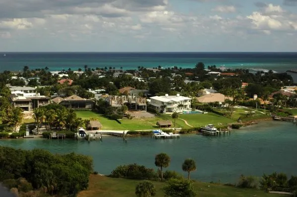 Top dryer vent cleaning services company in Jupiter FL - View of a cleaner Jupiter air environment after the job is done.